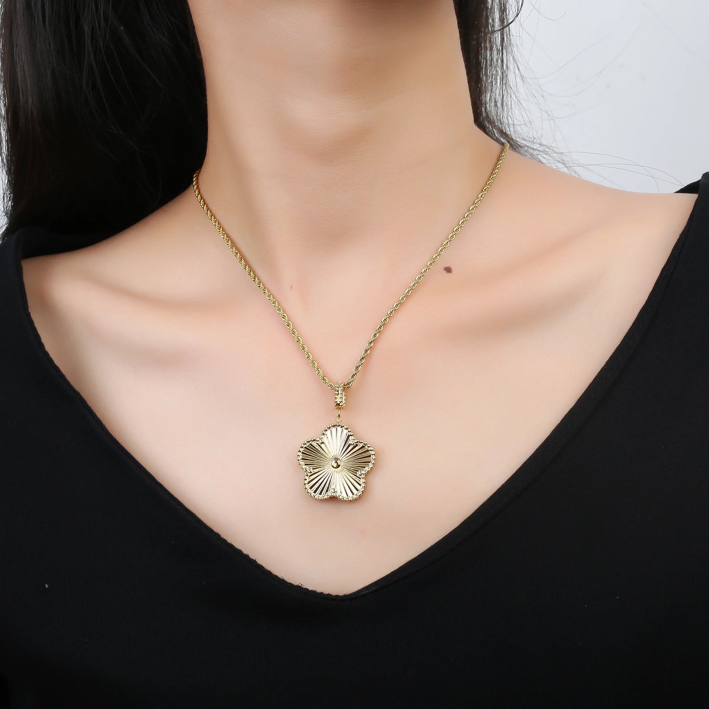Luxury Stainless Steel Clover Pendant Necklace – 45cm/60cm Chain, Laser-Cut Jewelry