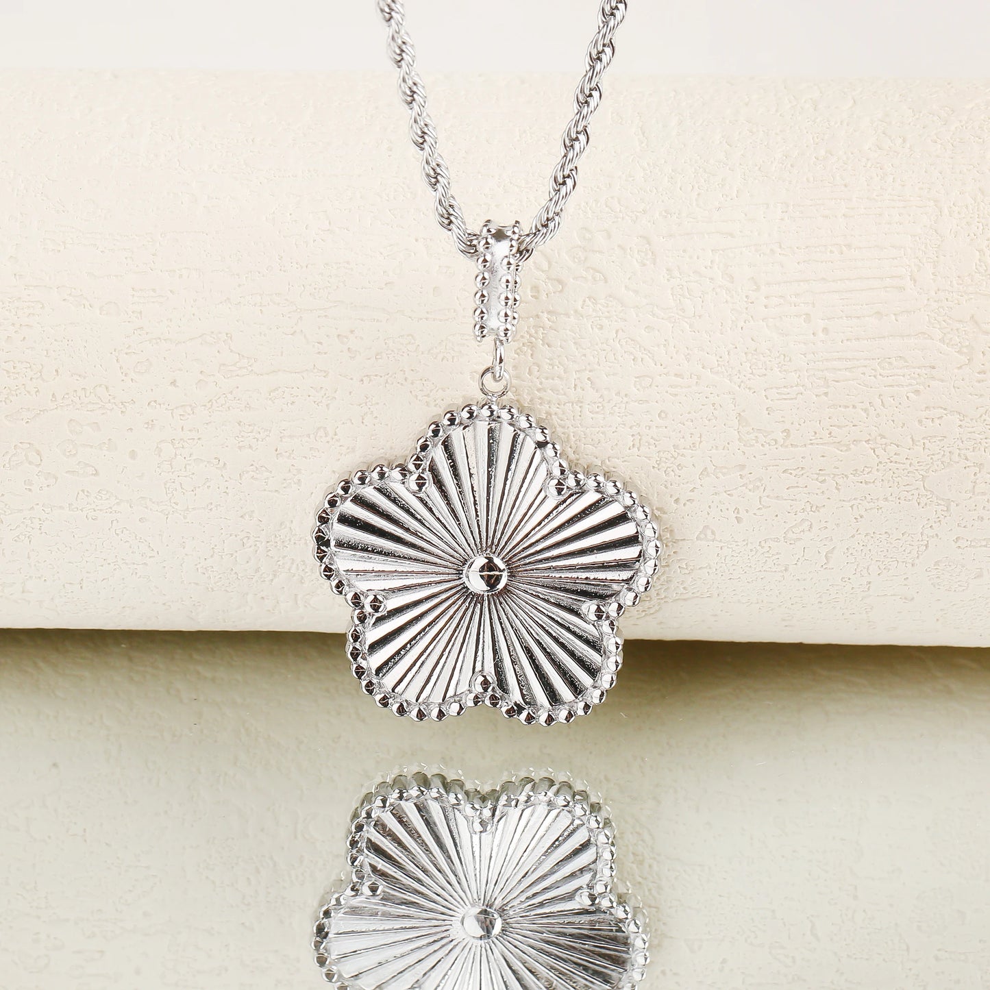Luxury Stainless Steel Clover Pendant Necklace – 45cm/60cm Chain, Laser-Cut Jewelry