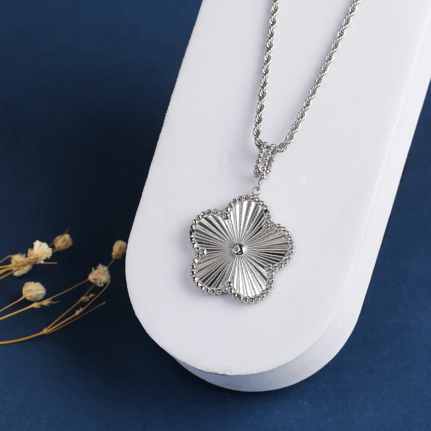 Luxury Stainless Steel Clover Pendant Necklace – 45cm/60cm Chain, Laser-Cut Jewelry