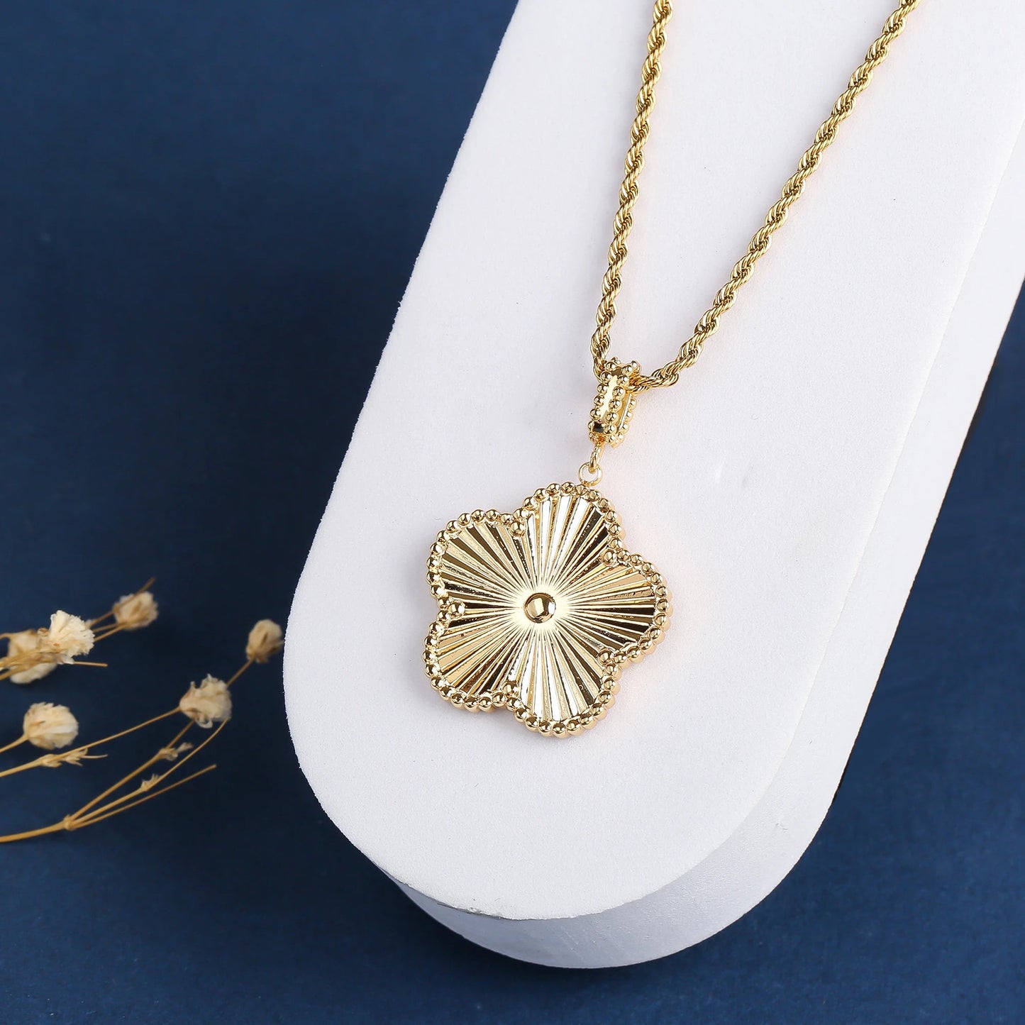 Luxury Stainless Steel Clover Pendant Necklace – 45cm/60cm Chain, Laser-Cut Jewelry