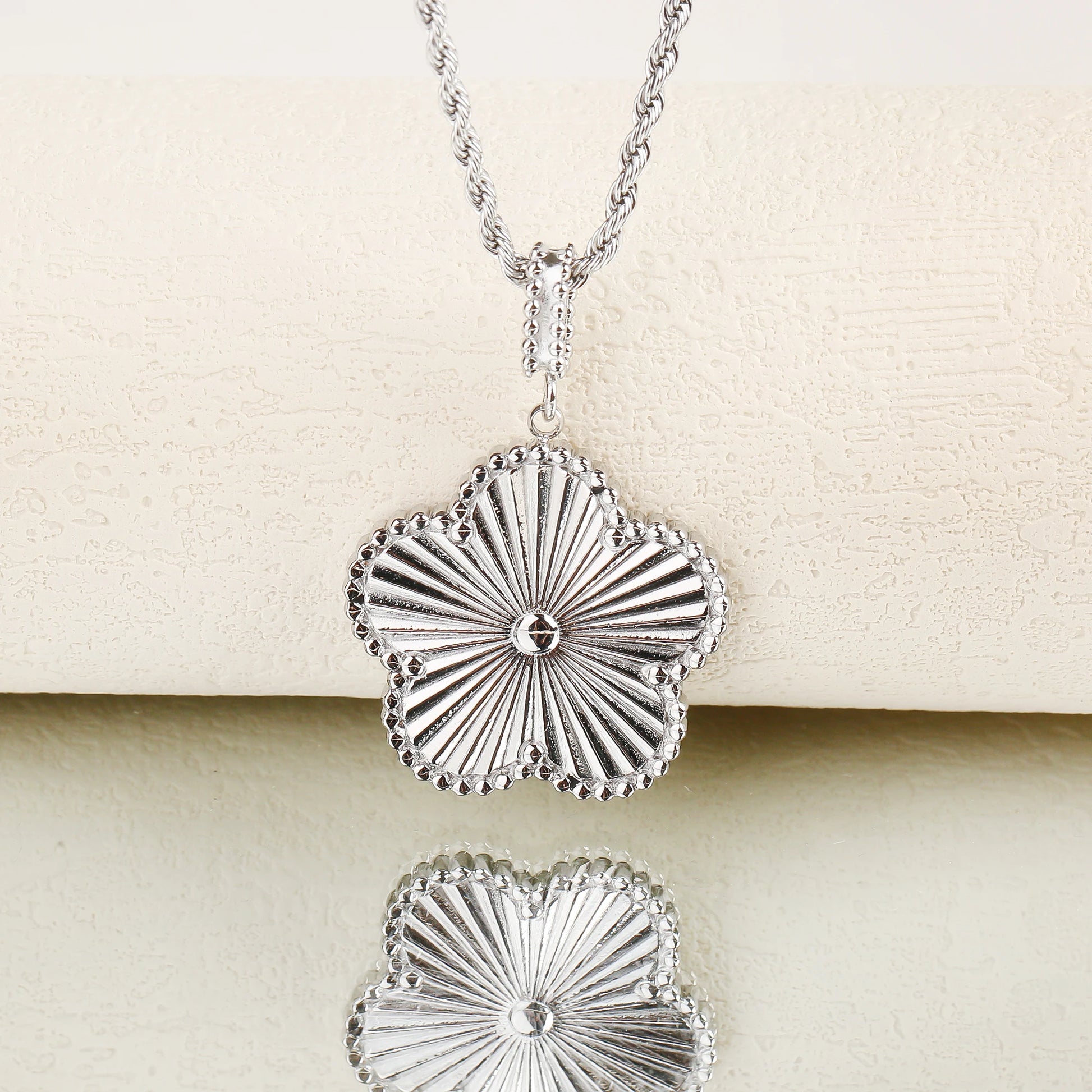 Luxury Stainless Steel Clover Pendant Necklace – 45cm/60cm Chain, Laser-Cut Jewelry